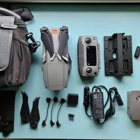 DJI Mavic 2 Zoom + Fly More Kit