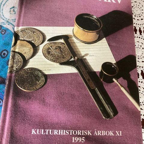 Østfoldarv.   Kulturhistorisk årbok X1.  1995