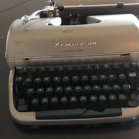 Skrivemaskin 1953 remington vintage