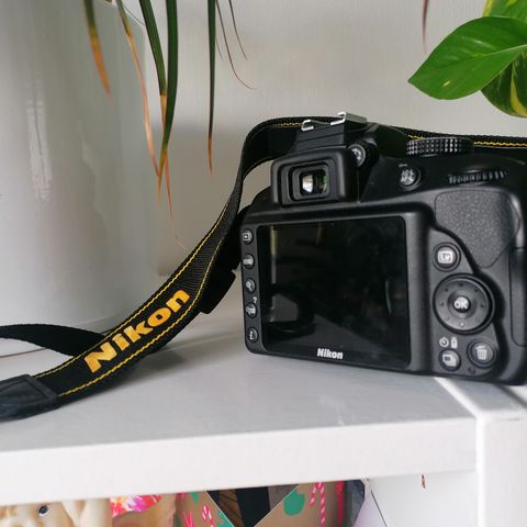 NIKON D3300 med 18-55 mm VR lense