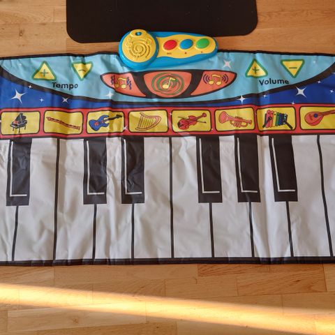 Top toy piano