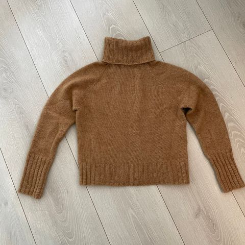 Hjemmestrikket Caramel sweater