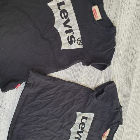 Levis T-shirt str 5 og 8 år