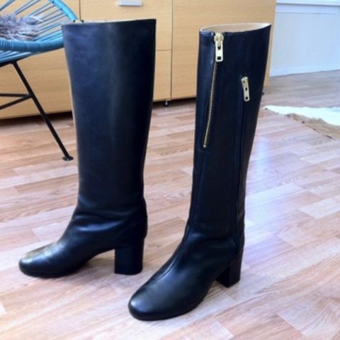 JASNA Acne boots