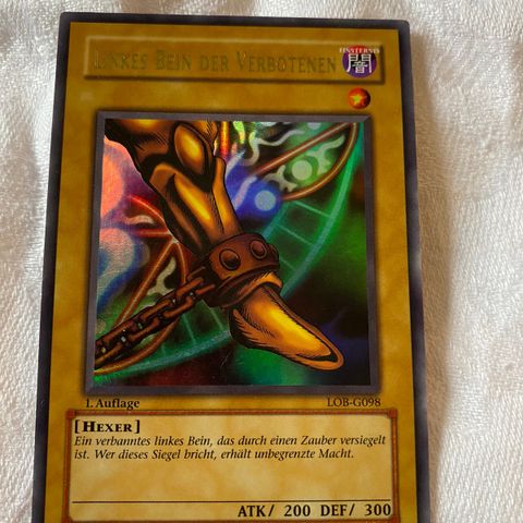 Yu-Gi-Oh kort Left Leg of the Forbidden One - 1st edition (tysk)