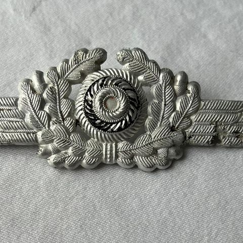 2. v.k. - Luftwaffe Schwinge mit Kokarde u. Eichenlaub (2) - For høylue