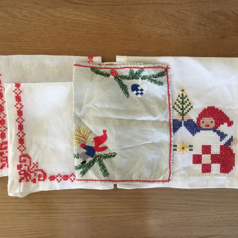 Julemotiv - Broderte løpere og duk- håndlagde - fra kr 75 til 125