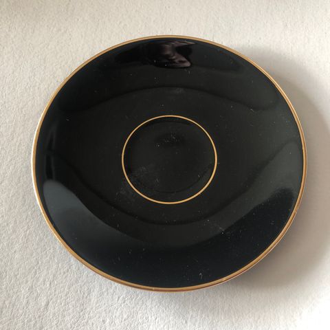 Mokka servise Stavangerflint, tefat underskål, svart med gullkant