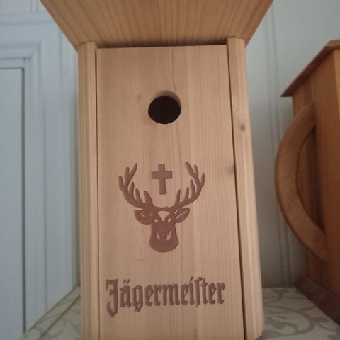 Lampe - flaskeholder - vinkartong skjuler