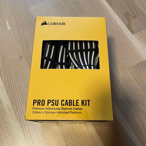 2stk Corsair Cable Kit i svart & hvit, pris pr stk