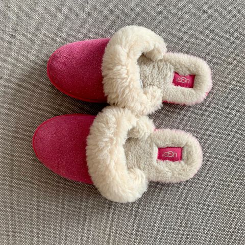 UGG tøfler. Størrelse 34-35.