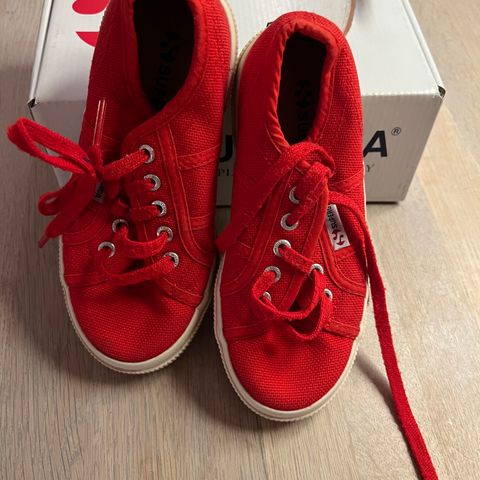 Superga str 28