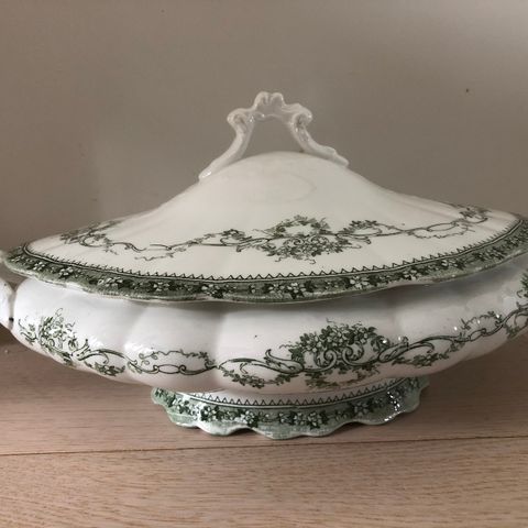 WEDGEWOOD porselen; fat og terrin Semi Royal porcelain «IDEAL»