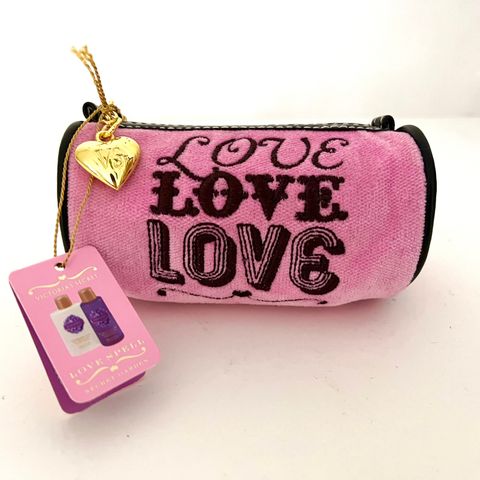 Victoria’s Secret Love Spell-pung med body spray, body lotion og shower gel (NY)