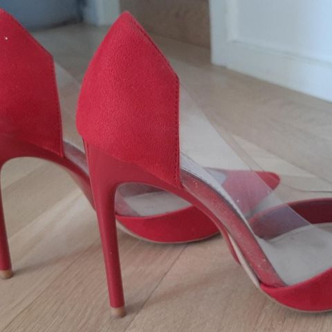 Elegante og fargerike dame  high heels !