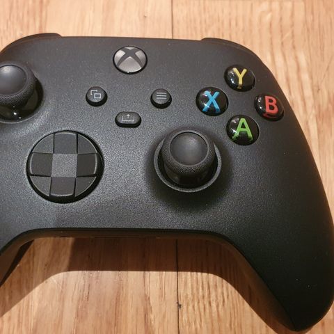 Selger Xbox Series X håndkontroll