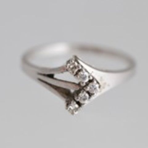 🎁 Diamant ring i 14k hvittgull.