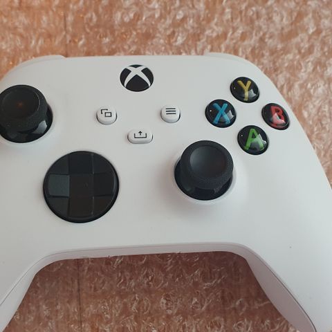 Selger Xbox Series X håndkontroll