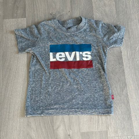 Levi’s t-skjorte, str. 4 år
