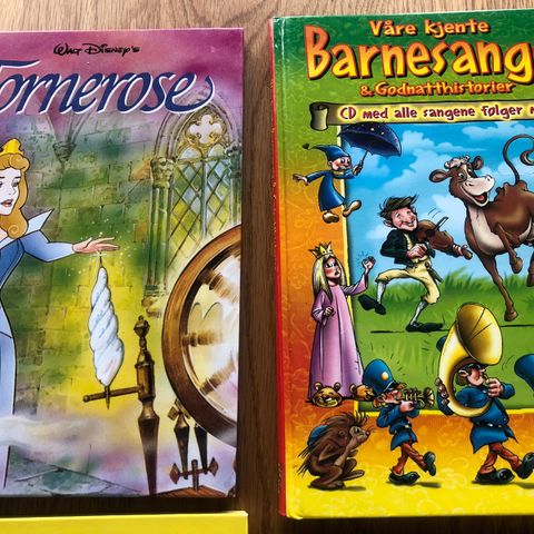 2 barnebøker Disney Tornerose og barnesanger