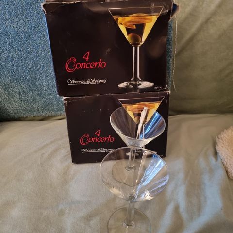 Cocktail glass