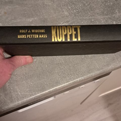 Kuppet. Rolf J.Widerøe og Hans Petter Aass.