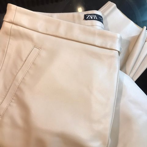 FLOTT BEIGE «SKINN» «BUKSE», fra ZARA, str. 40