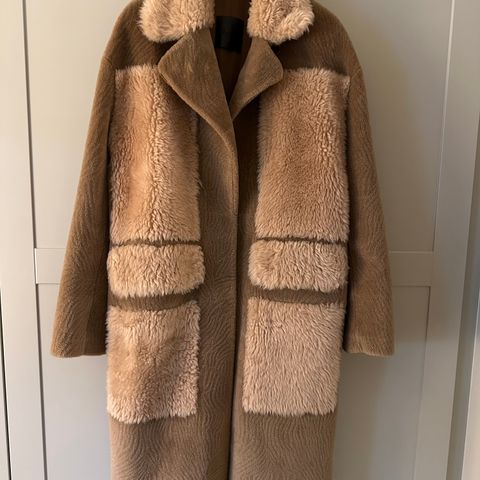 RAVN Kåpe. 100% Lamb Fur