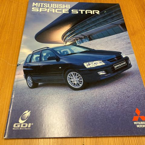 BILBROSJYRE - MITSUBISHI SPACE STAR - 2000