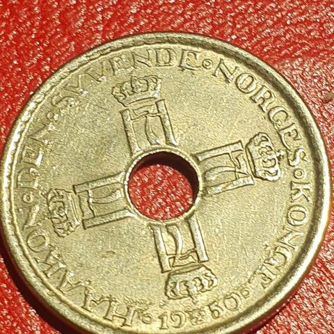 Norsk 1 krone mynt hull 1950 flotte detaljer