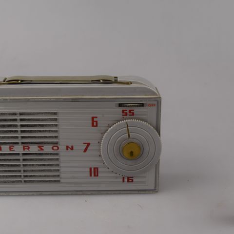 Emerson 747 Miniatyr  rørradio 1953 modell USA