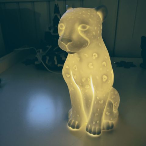 Unik stor keramikk leopard lampe ..NY .. Utrolig vakker og dekorativ..