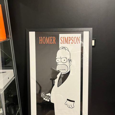 Stilig plakat innrammet med The Simpsons.