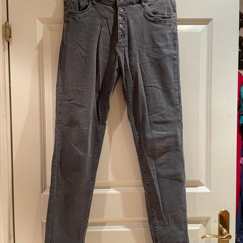 Piro jeans grå str 31 selges kr 100