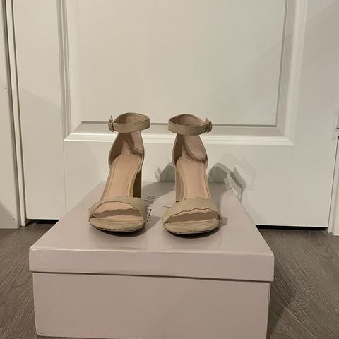 Høye sandaler