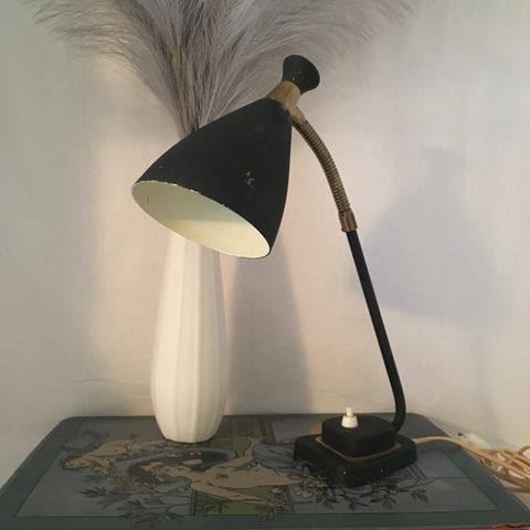 Flott, svart, vintage bordlampe fra Solbergs fabrikker, ca. 1955