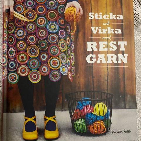 Boken Sticka och virka med Restgarn