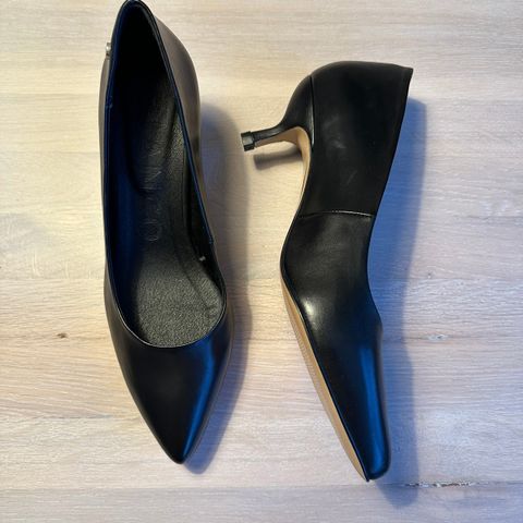 Ubrukt pumps 38,  800kr