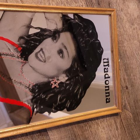 Madonna  bilde på speil