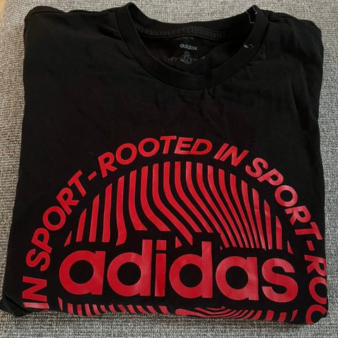 Adidas t skjorter