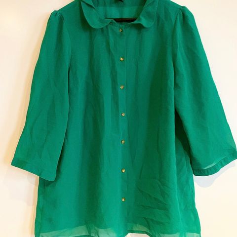 Super vakker Grønn skjorte med lekker unik krage