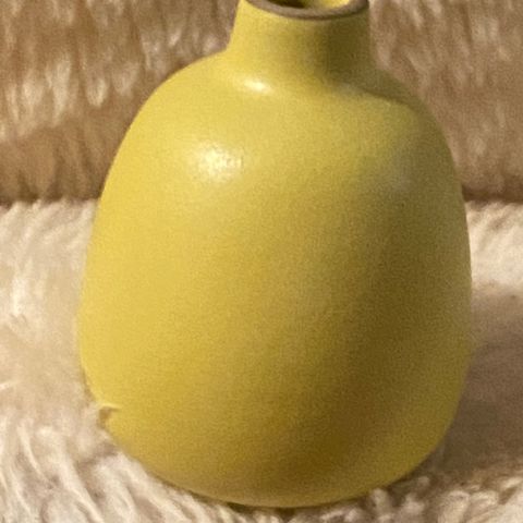 Heath - samleobjekt/utgått Pomelo Yellowish Green Matte Glaze 'Bud Vase' #129