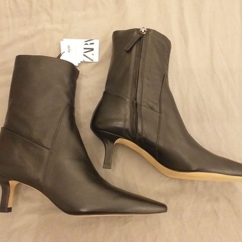 New ZARA leather ankle boots, size 41