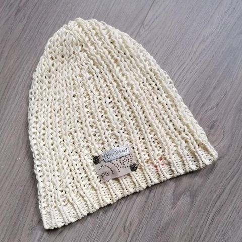 Grovstrikket heklet kremfarget lue beanie