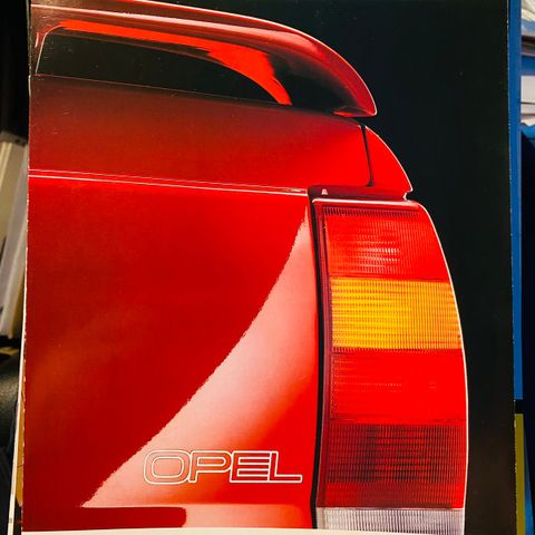 Brosjyre av Opel modellutvalg - 1988