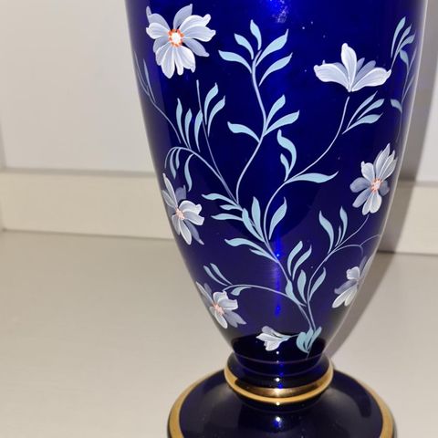 Flott bohemia blå glassvase.