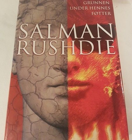 Grunnen under hennes føtter – Salman Rushdie