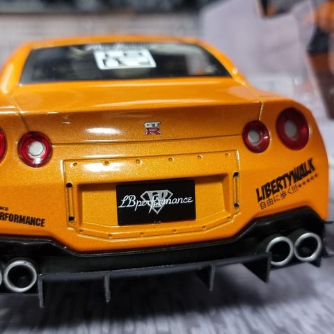 Nissan GT-R R35 1:18