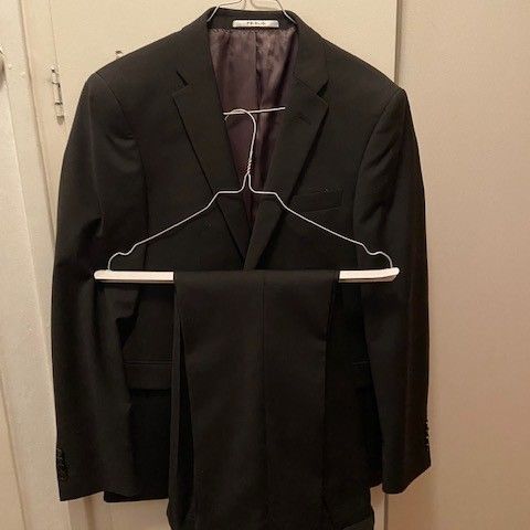 Flott svart Frislid-dress til salgs