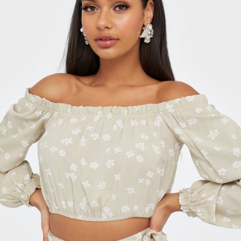 Beige blomstertopp, off shoulder sommertopp